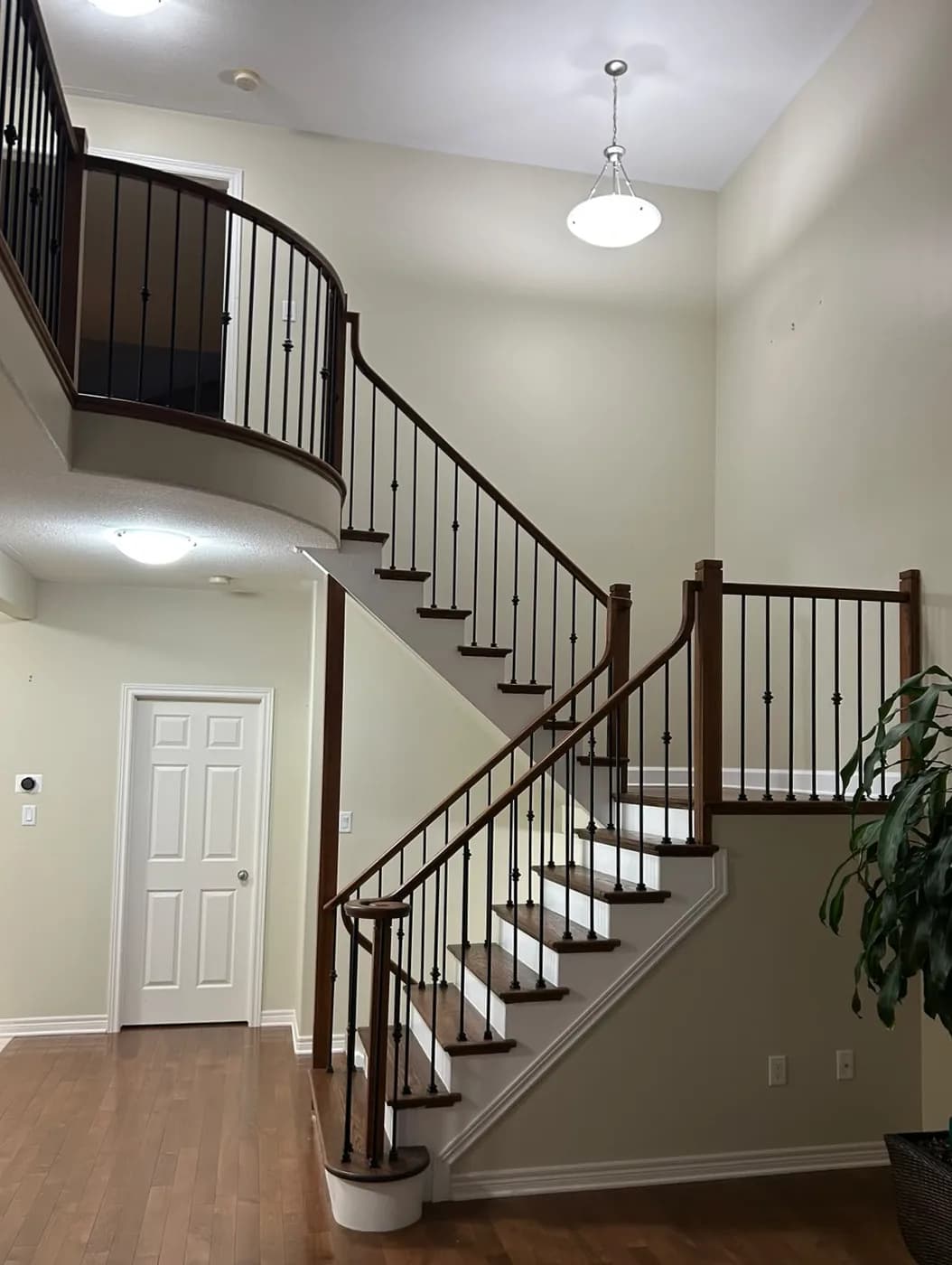 Through the curve: stained treads on painted risers