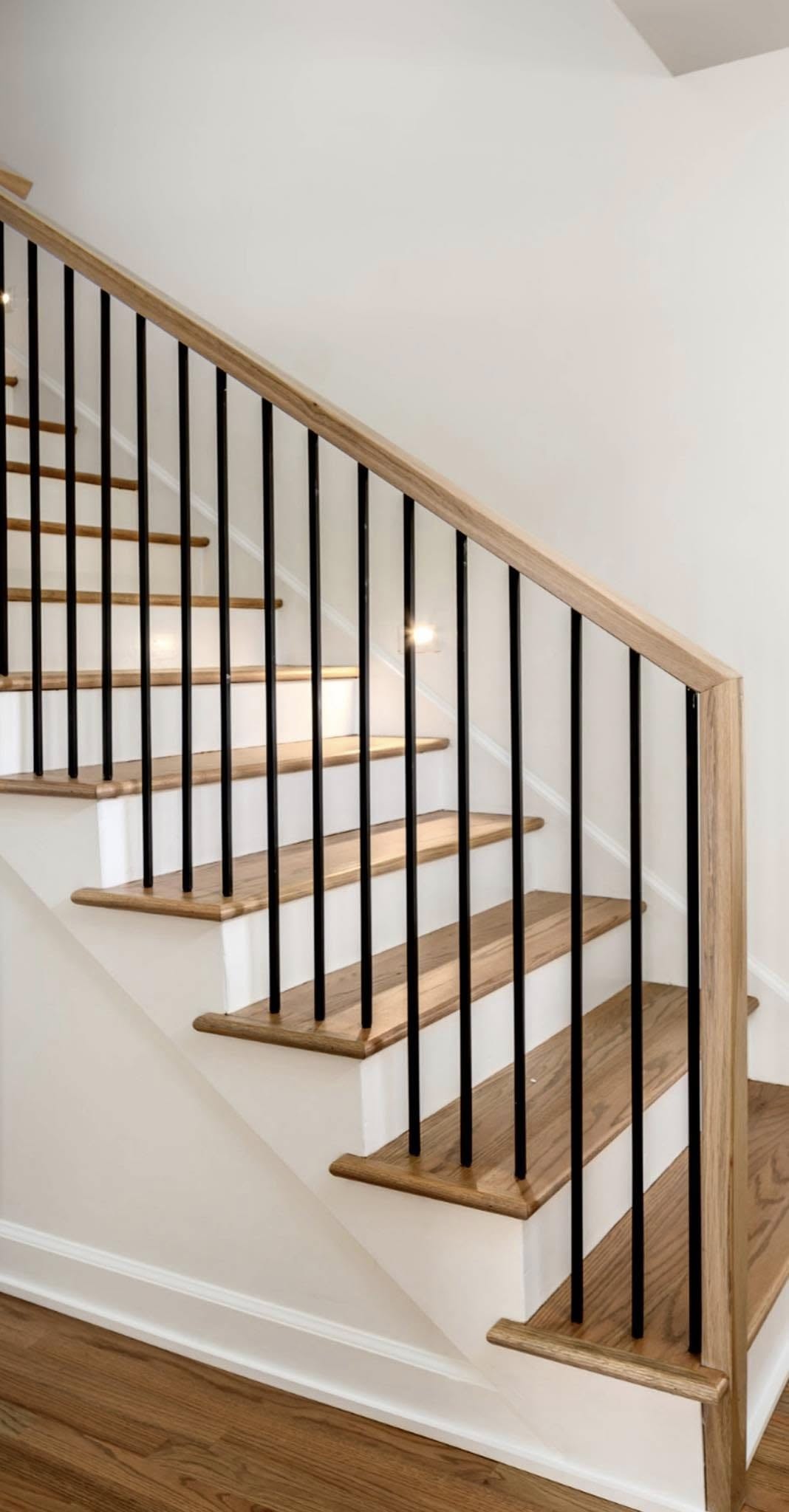Open-riser modern floating staircase with natural wood handrail